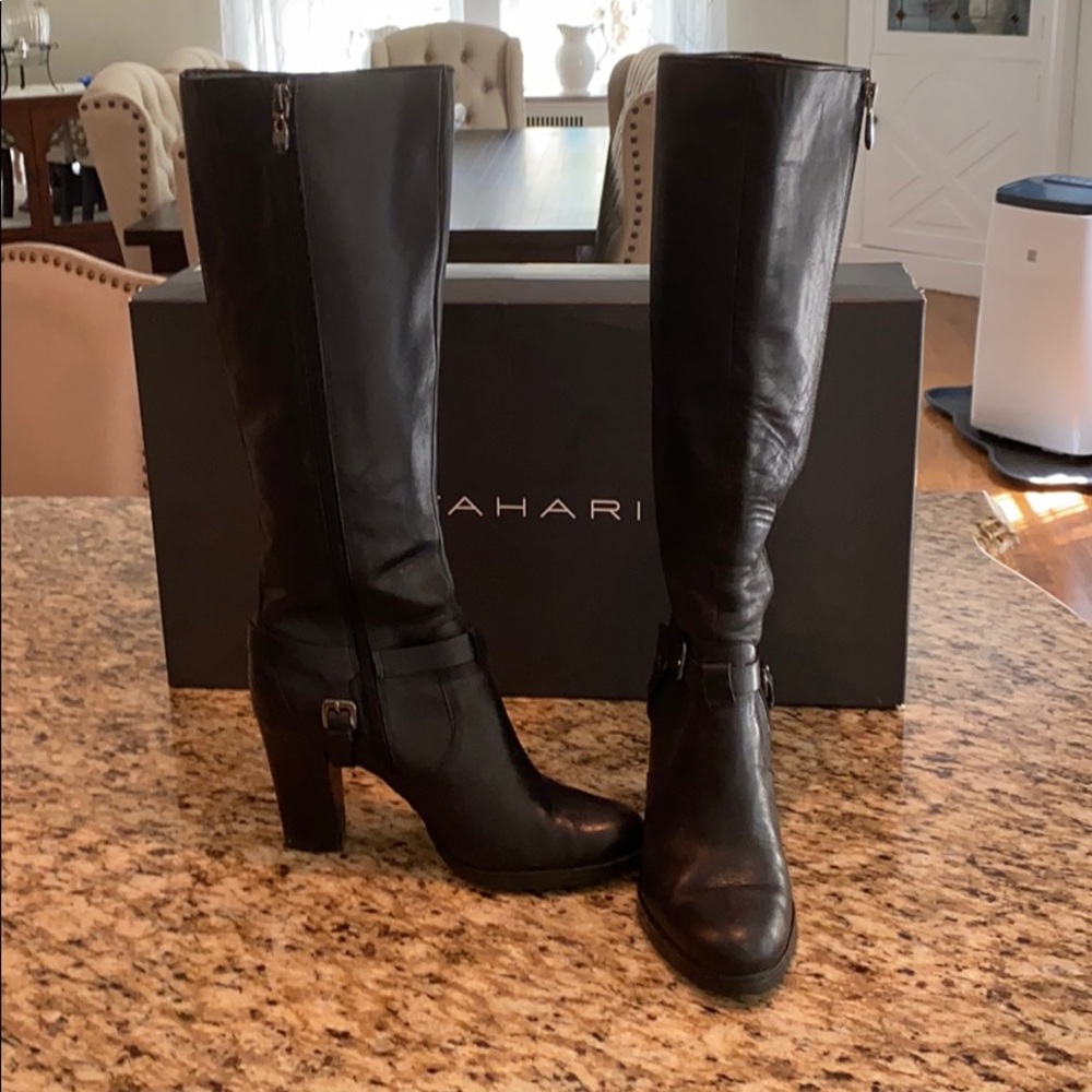 Tahari black zip up boots